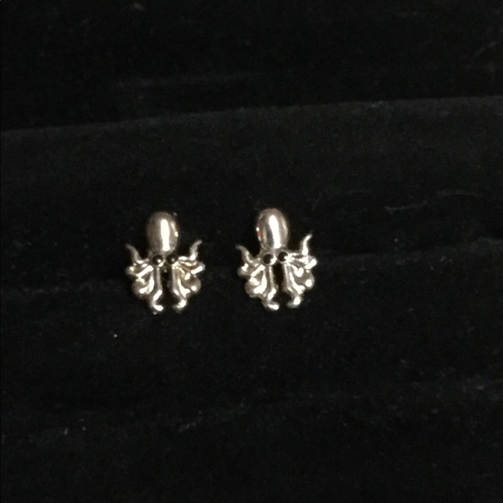 Octopus studs